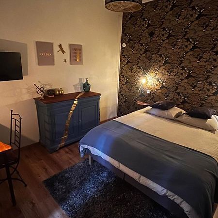 Une Ferme En Ville Bron Zewnętrze zdjęcie
