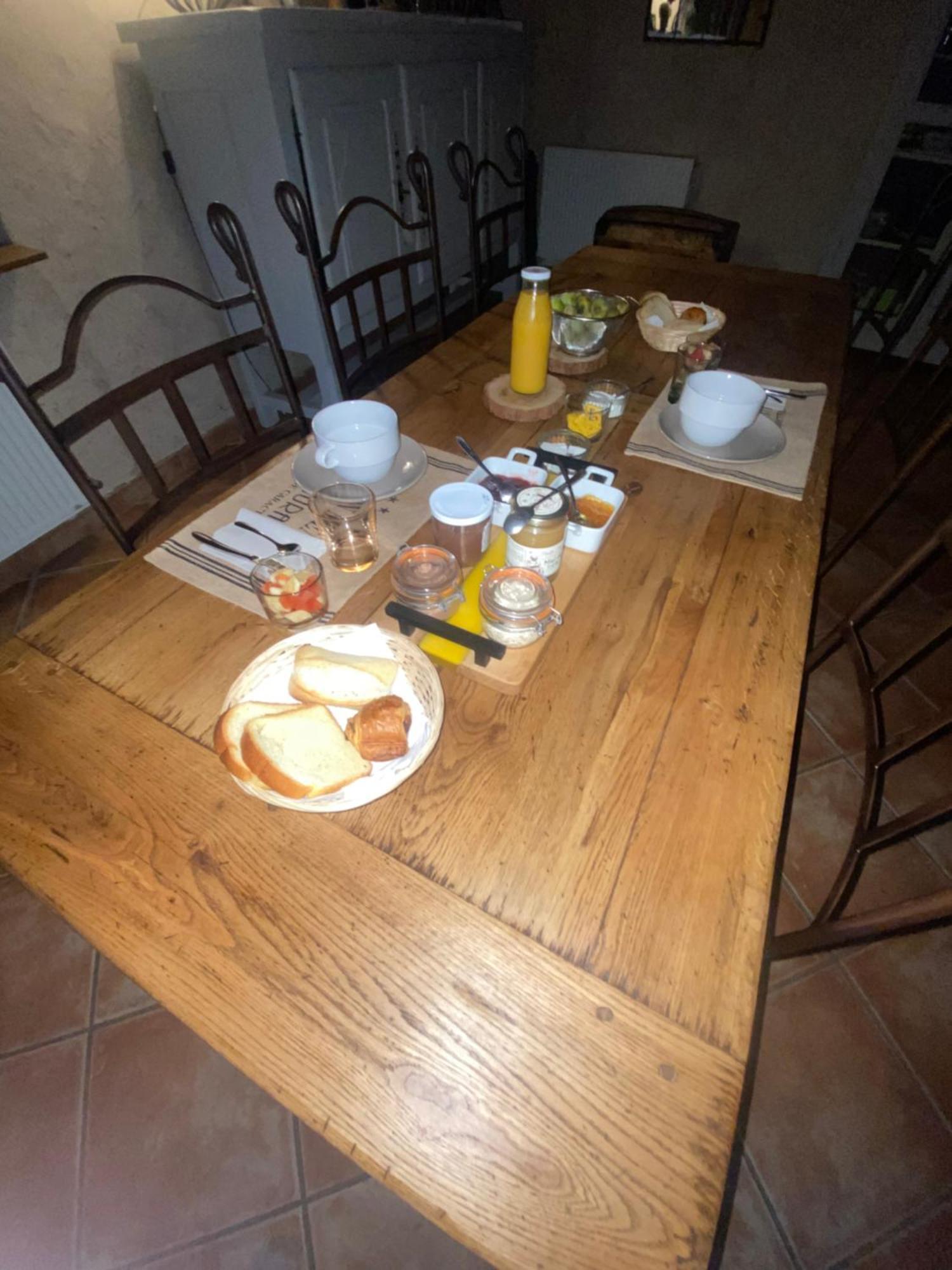 Une Ferme En Ville Bron Zewnętrze zdjęcie